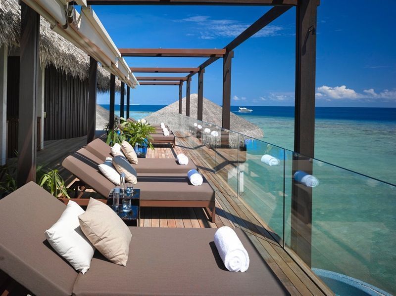 Kettal amuebla Velaa Private Island Resort en Maldivas