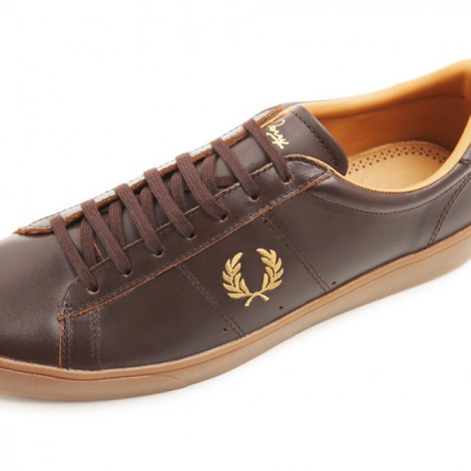 Fred Perry reinterpreta el tennis clásico