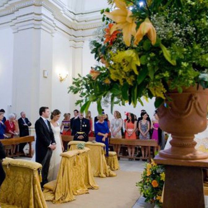 Party Rent: sillerías, alfombras y reclinatorios de Blanca Herraiz
