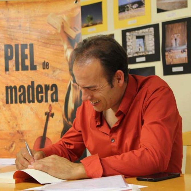 Piel de madera, novela de Ricardo Enjuto Ruano
