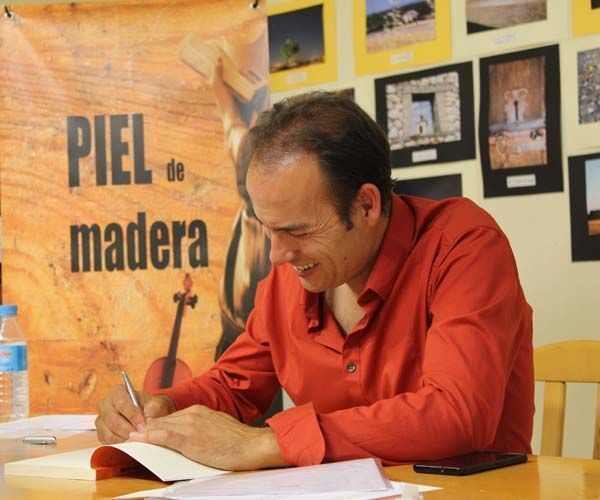 Piel de madera, novela de Ricardo Enjuto Ruano