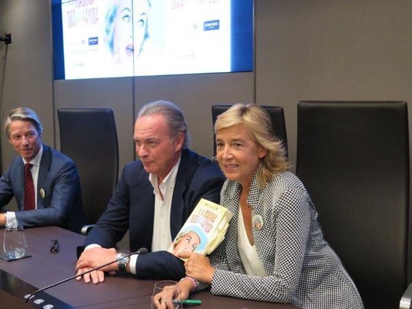 Marta Barroso presenta su novela A la madura Dios no la ayuda