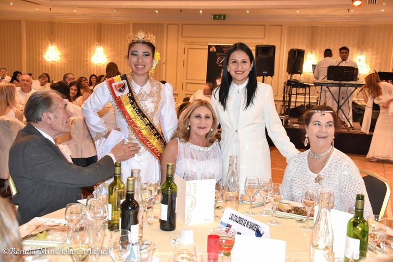 GALA DEL PEROL_Los condes de Liedekerke junto a liliana Cavallero y la presidenta del club libertad Lady Jouany