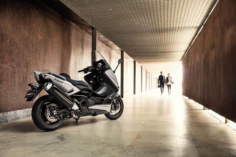 El lujo del motor Yamaha vs Range Rover