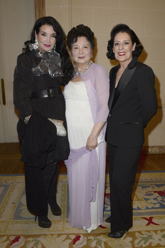 Semi-exclu - Lamia Khashoggi, Chow Ching Ling et Debra Mace - Dîner de gala à loccasion du 10ème anniversaire de la fondation "The Children for Peace" au Cercle de l'Union interalliée à Paris le 12 avril 2016. © Coadic Guirec/Bestimage