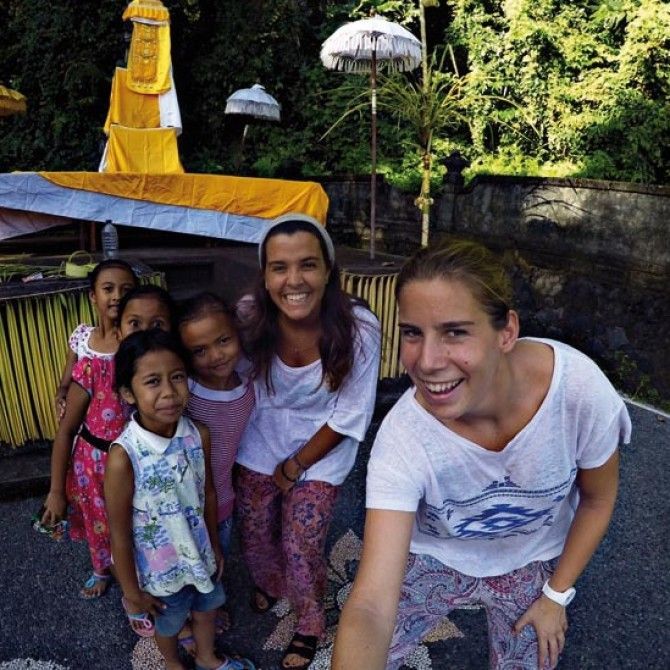 Un voluntariado dando clases de inglés a niños en Indonesia