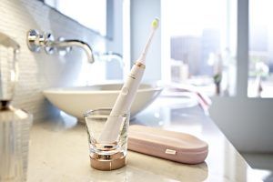 cepillo-dental-philips-sonicare-diamondclean-rose-gold-hx9312-lifestyle03