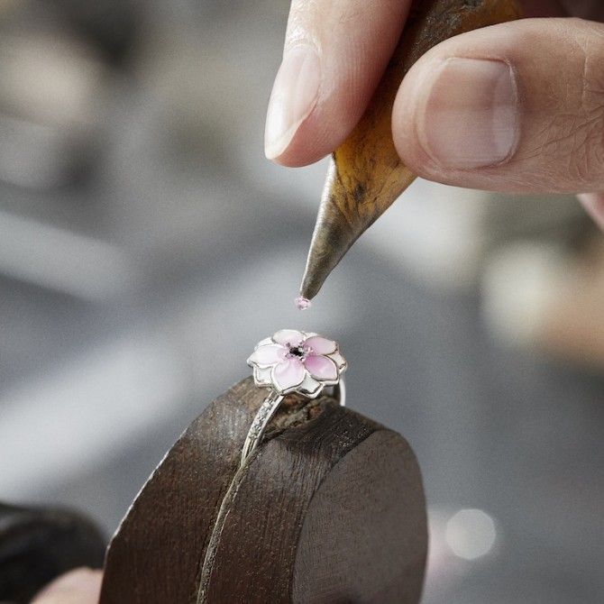 Pandora trae por primera vez en su historia el proceso de fabricación de sus piezas a Madrid