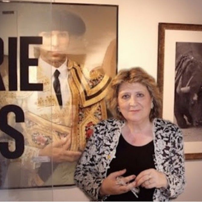 In Memoriam: Gracias, Dolores de Lara.