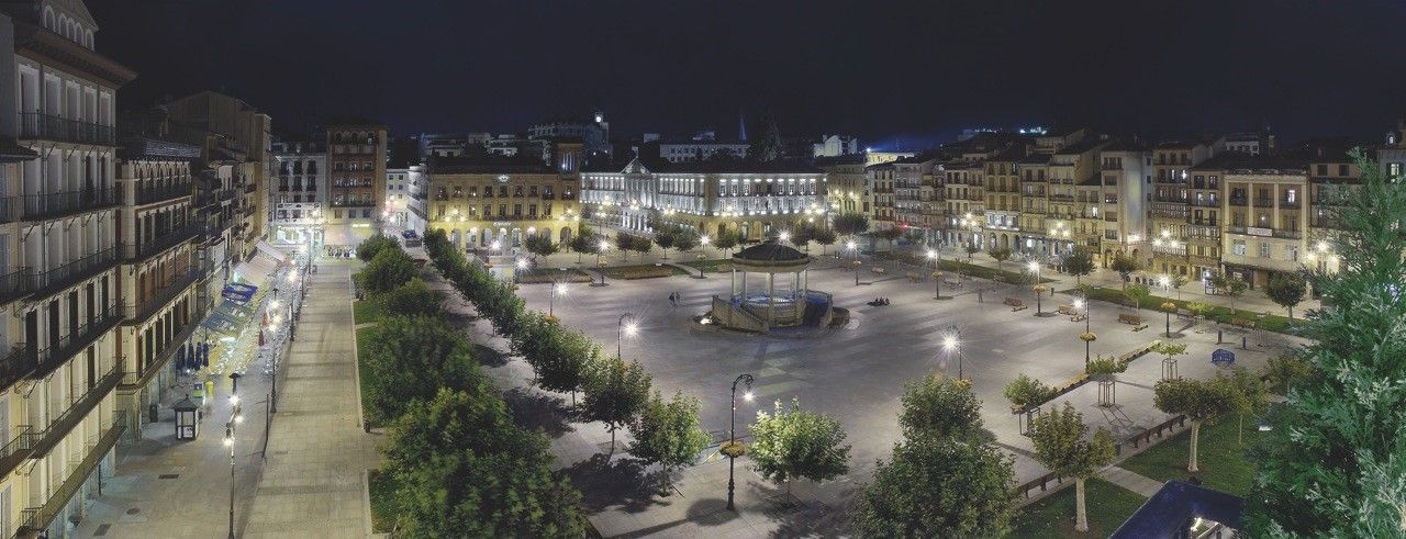 Gran Hotel La Perla de Pamplona, Hotel y Sede Real
