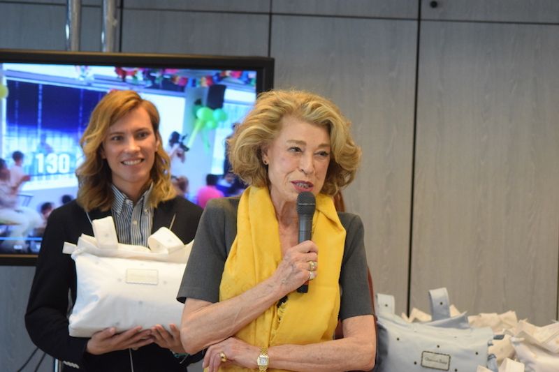 Entrega de canastillas solidarias a madres de Fundación Madrina