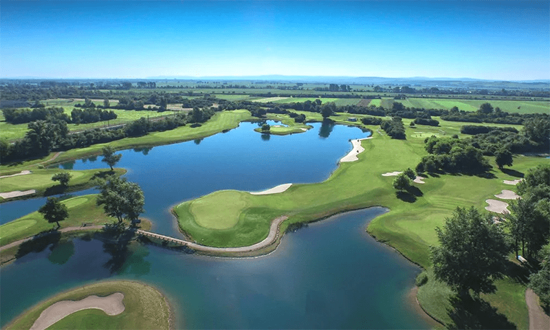 Un crucero por el Danubio jugando en los principales clubs de Golf de Europa