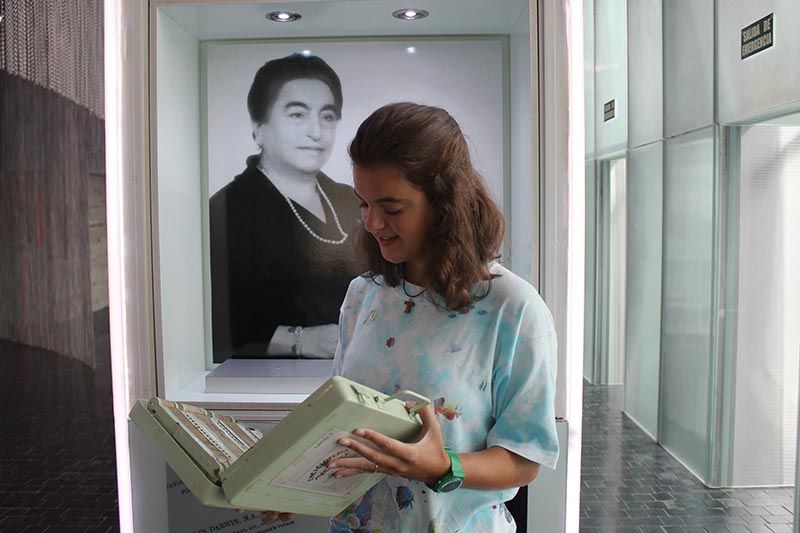 La primera tablet la inventó una española el siglo pasado: Angela Ruiz Robles