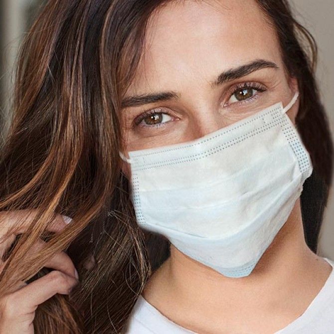 Mirada sobre la mascarilla. Un maquillaje sencillo de Clarins