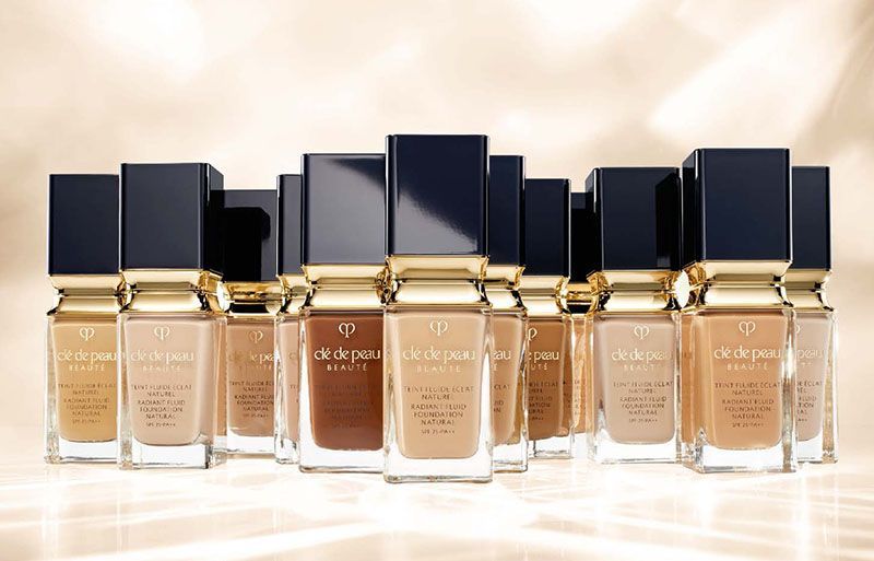 Radiant Fluid Foundation Natural de Clé de Peau Beauté: hidratante y duradero